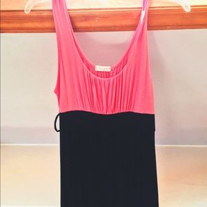 Pretty women’s dress, comfortable and easy put on!